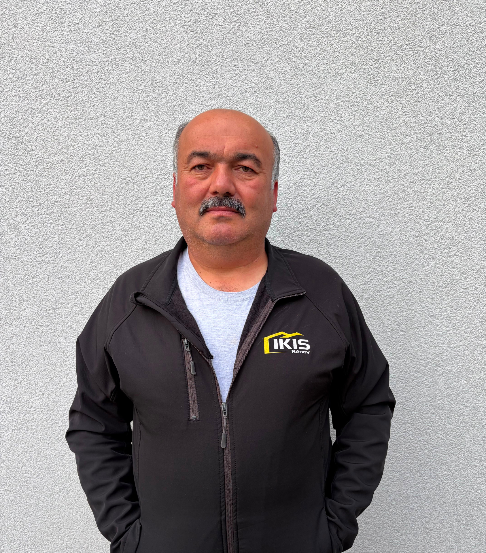 Portrait de Huseyin Ikis, Cofondateur & Dirigeant chez IKIS Rénov